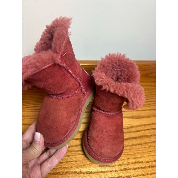 Ugg Classic Bailey Button Toddlers Kids Cranberry Suede Boot 5991T Size 6 - Picture 3 of 8